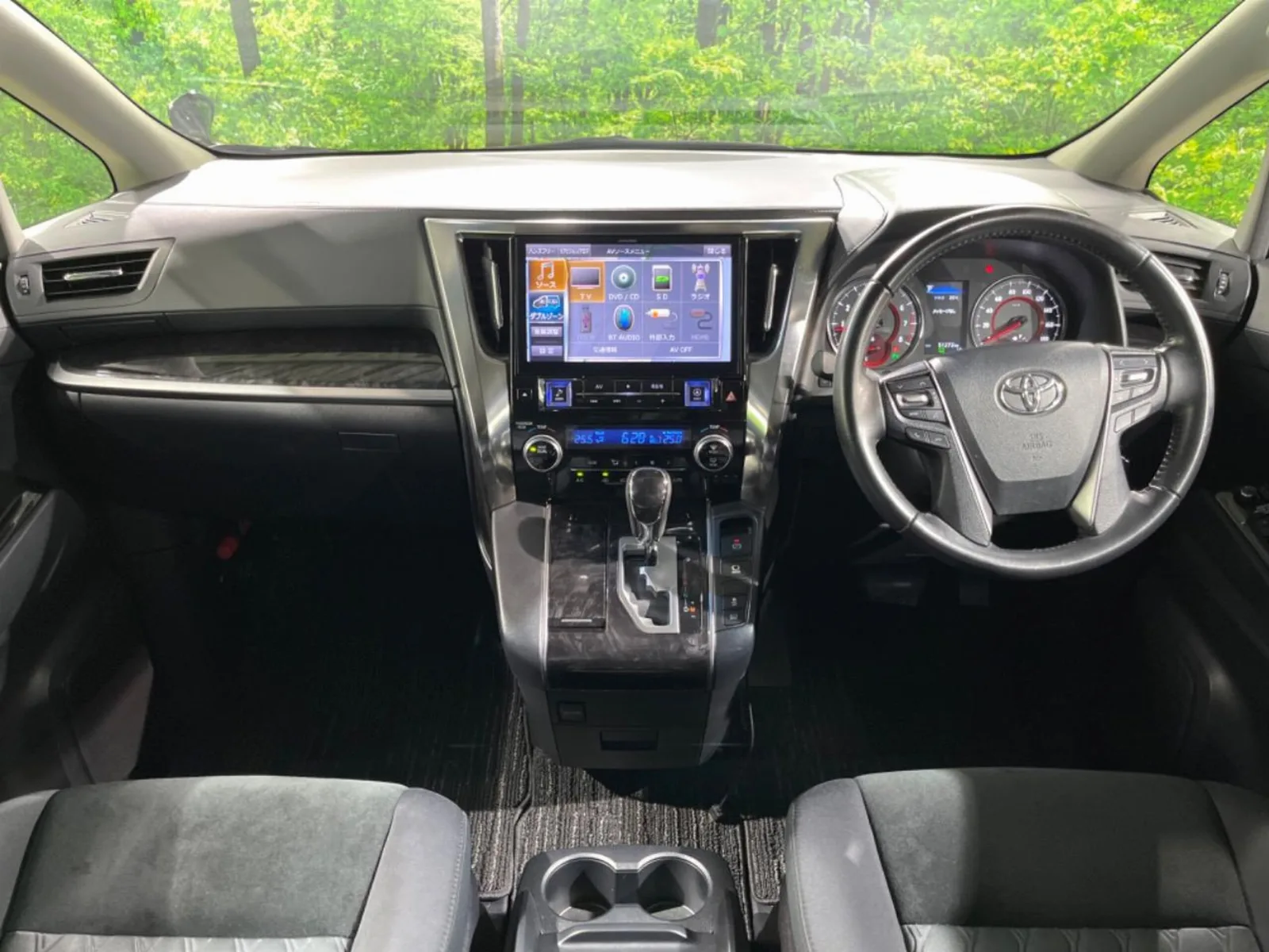 Toyota Alphard 2.5 S Sunroof BIG-X 11-inch Nav Dual Power Sliding Doors Back Camera Collision Mitigation System Non-smoker Car Dashcam Corner Sensors Smart Key LED Headlights Built-in ETC Cruise Control Genuine 18-inch Alloys