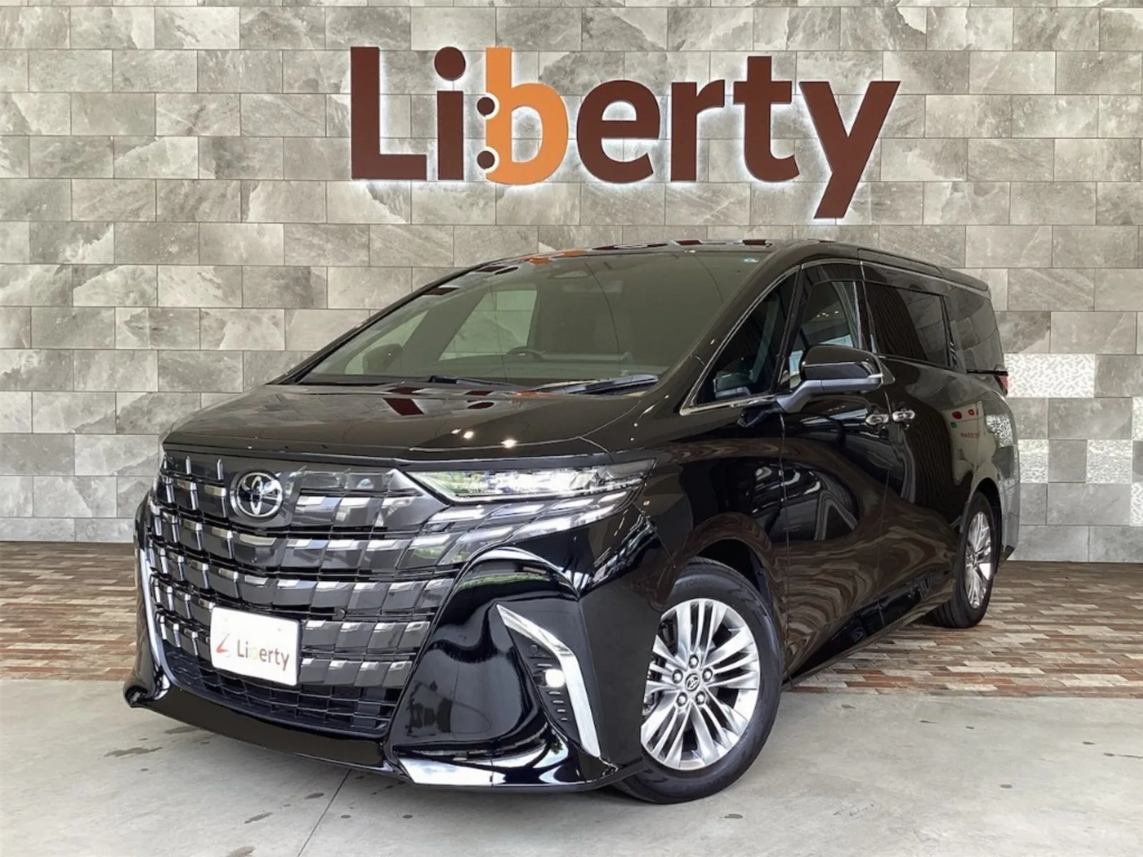Toyota Alphard Hybrid 2.5 Z Digital Inner Mirror Genuine 14-inch Display Bluetooth Compatible Panoramic View Monitor ETC2.0 Dual Power Sliding Doors Blind Spot Monitor Adaptive Cruise Control Power Back Door