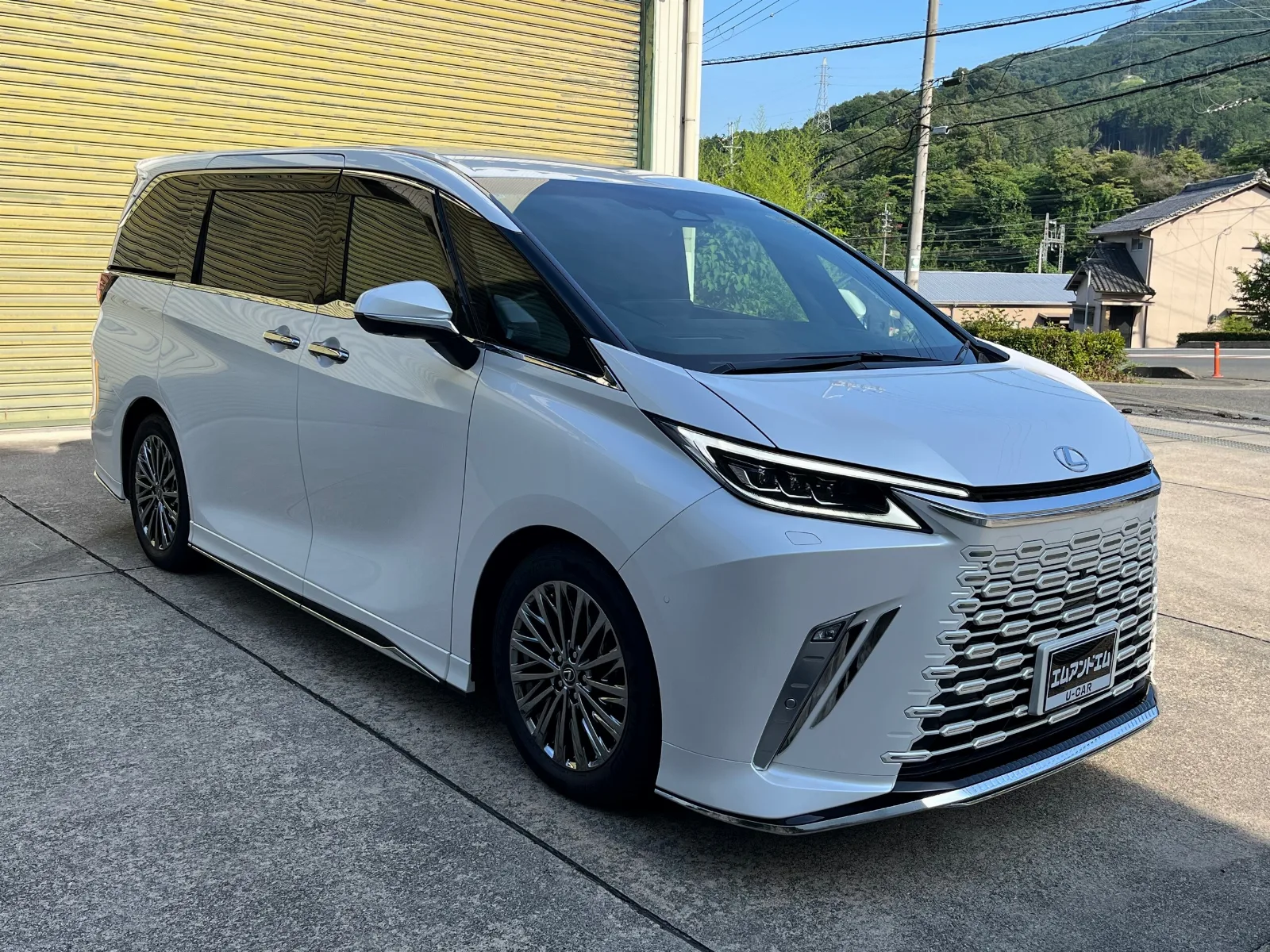 Lexus LM 500h Version L 4WD Modellista