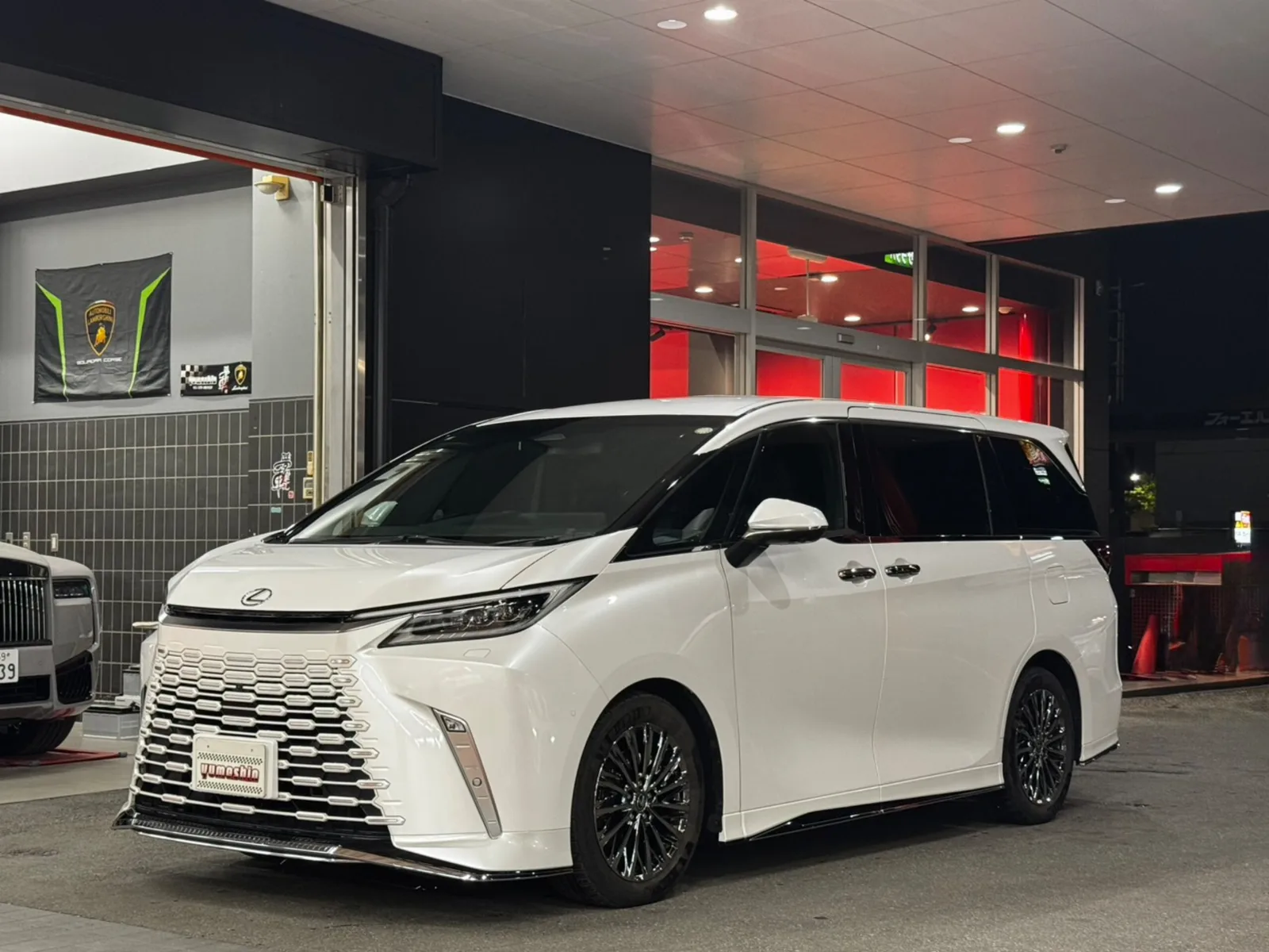Lexus LM 500h Version L 4WD Modellista Aero