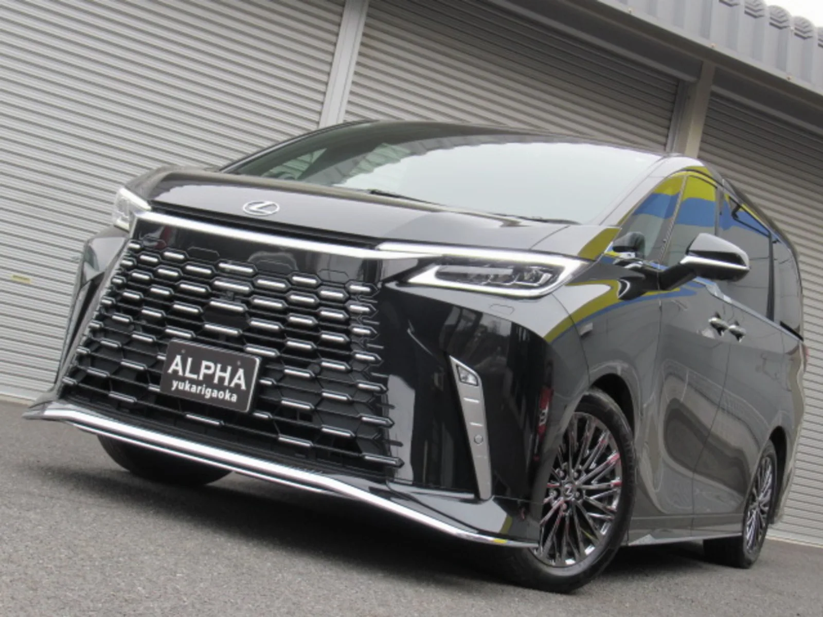 Lexus LM 500h Version L 4WD