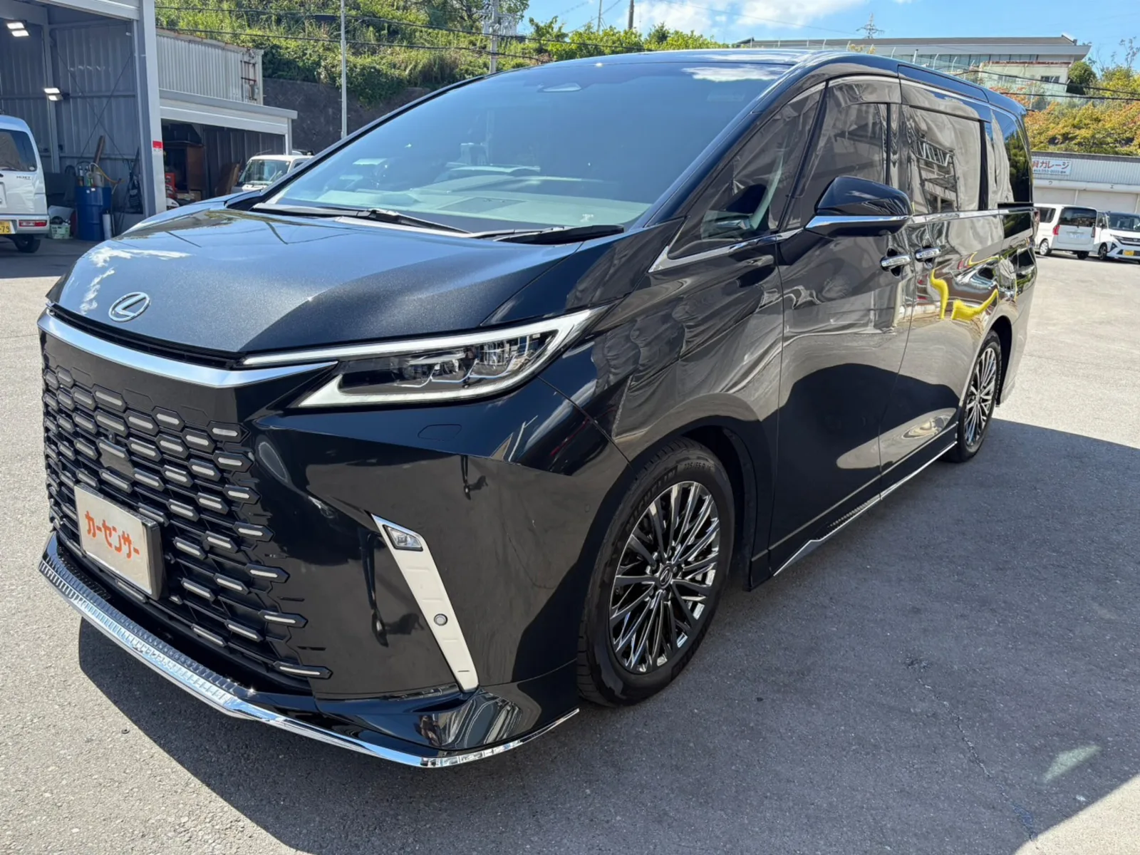 Lexus LM 500h Version L 4WD - One Owner, Backup Camera, Navigation, ETC, Dashcam, Smart Key, Power Seats, Seat Heaters, Rear Seat Monitor