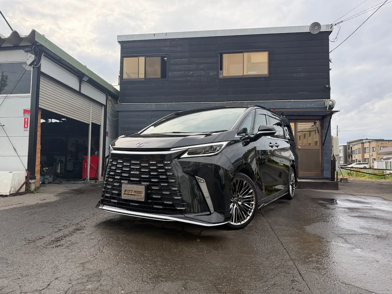 Lexus LM 500h Version L 4WD