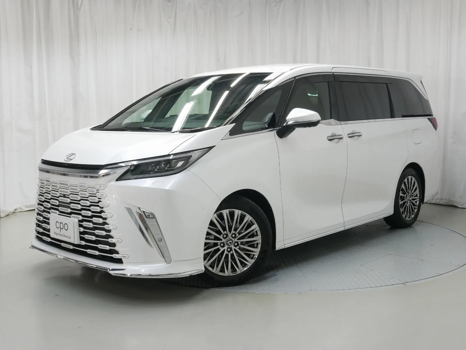 Lexus LM 500h Executive 4WD Lexus Certified Pre-owned Cold Weather Package