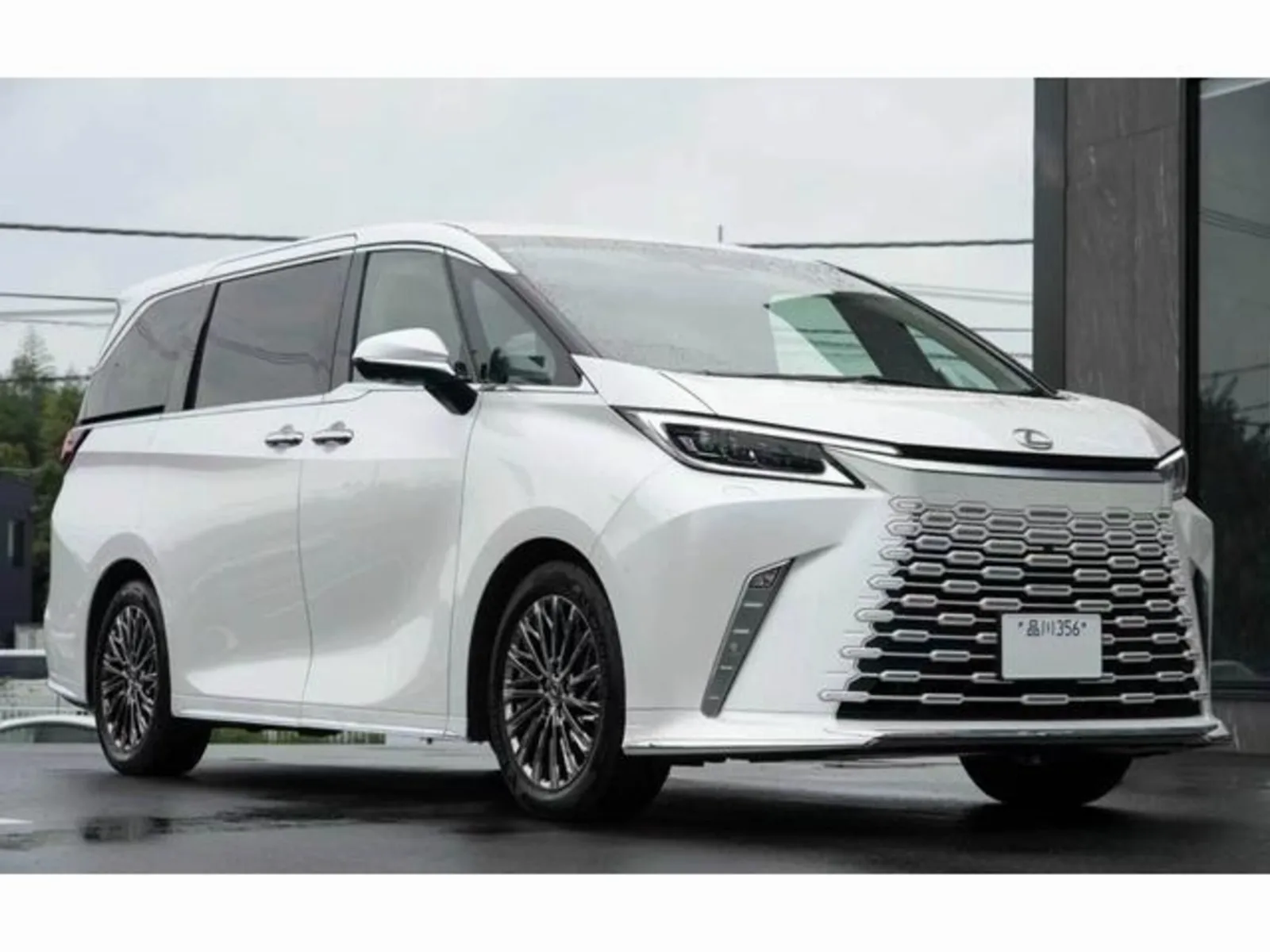 Lexus LM 500h Version L 4WD Theft Prevention System, Collision Damage Mitigation System, Power Tailgate, Sunroof, 360-degree Camera, Rear Seat Monitor, Full-flat Seats, Park Assist, Clearance Sonar, Headlight Washers, 100V Power Supply, 3-row Seating