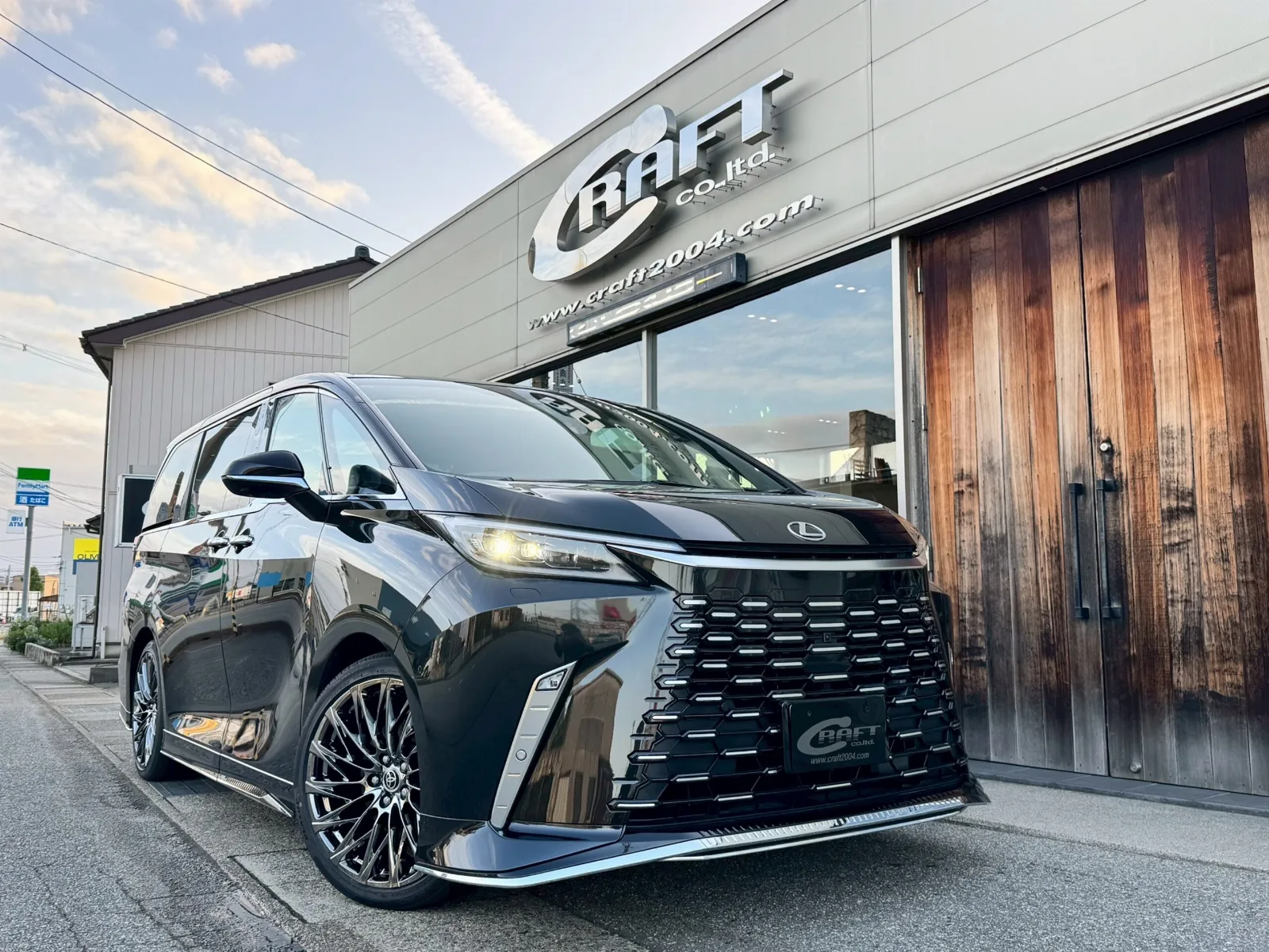 Lexus LM 500h Executive 4WD Modellista Aero 21-inch Aftermarket Aluminum Wheels