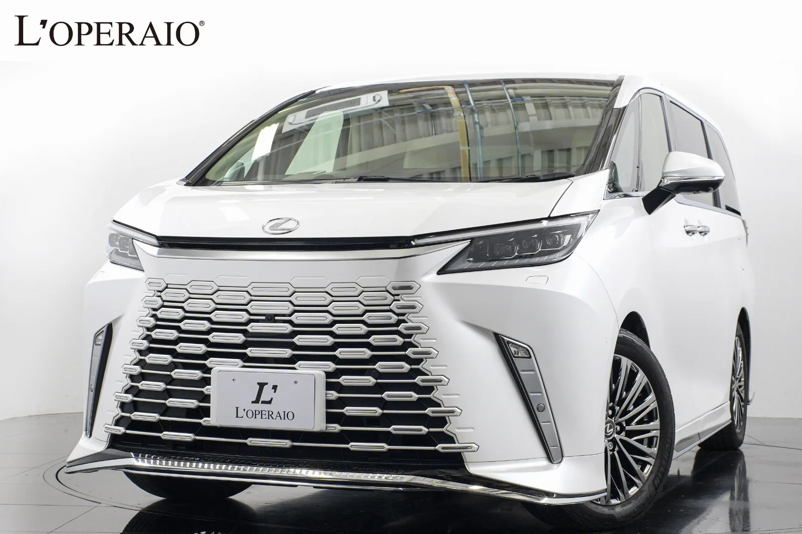 Lexus LM 500h Executive 4WD One Owner Modellista Aero 4-Seater White Leather Ventilated Seats Seat Heaters Massage Function Mark Levinson Sound System