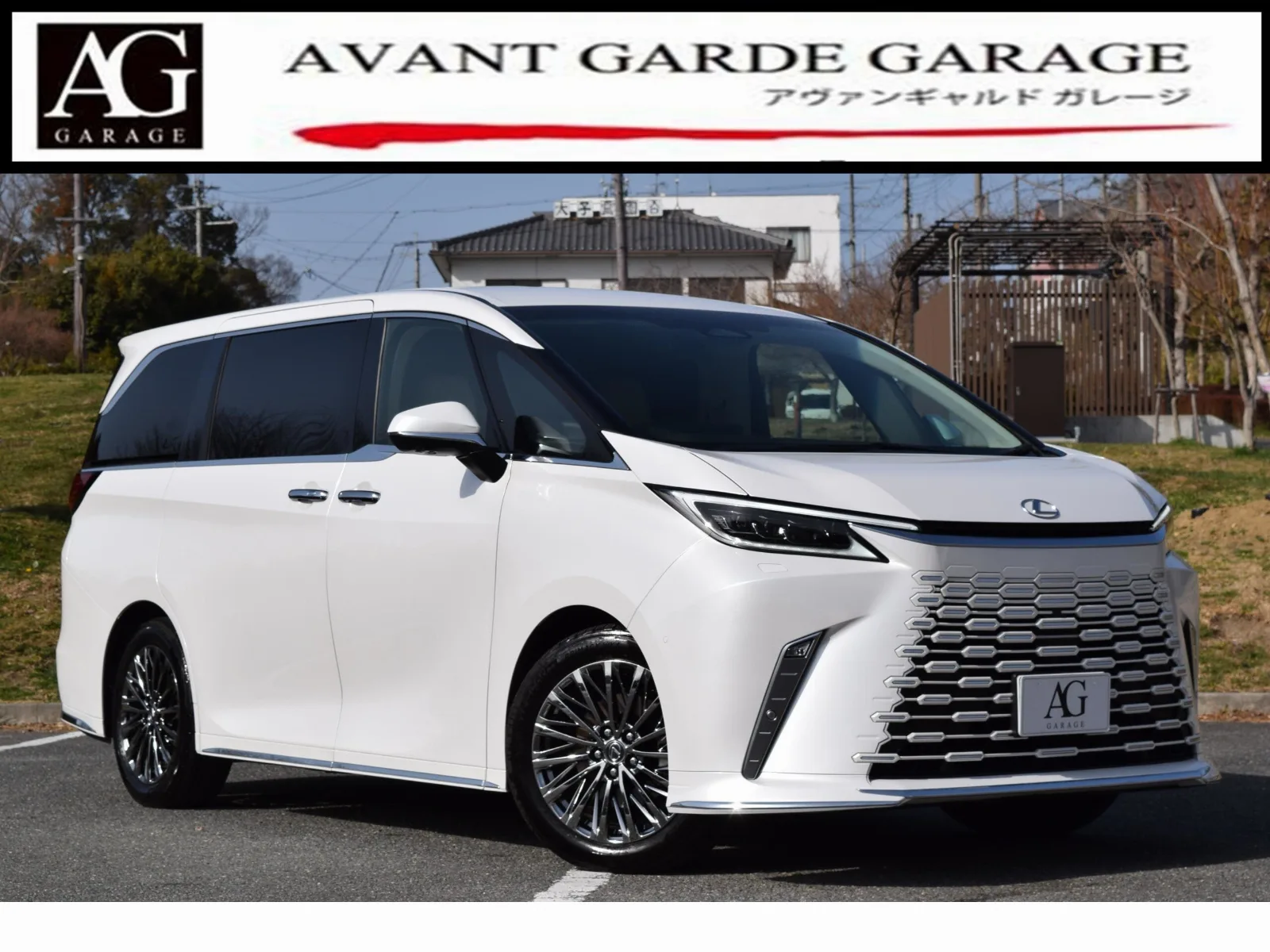 Lexus LM 500h Version L 4WD Our Company One-Owner Vehicle / Power Sliding Doors on Both Sides / Mark Levinson / ETC / Seat Heaters / Ventilation / 19-inch Wheels / Flip-down Monitor / Power Outlets / LED Headlights / White Leather Seats / Massage Seats /