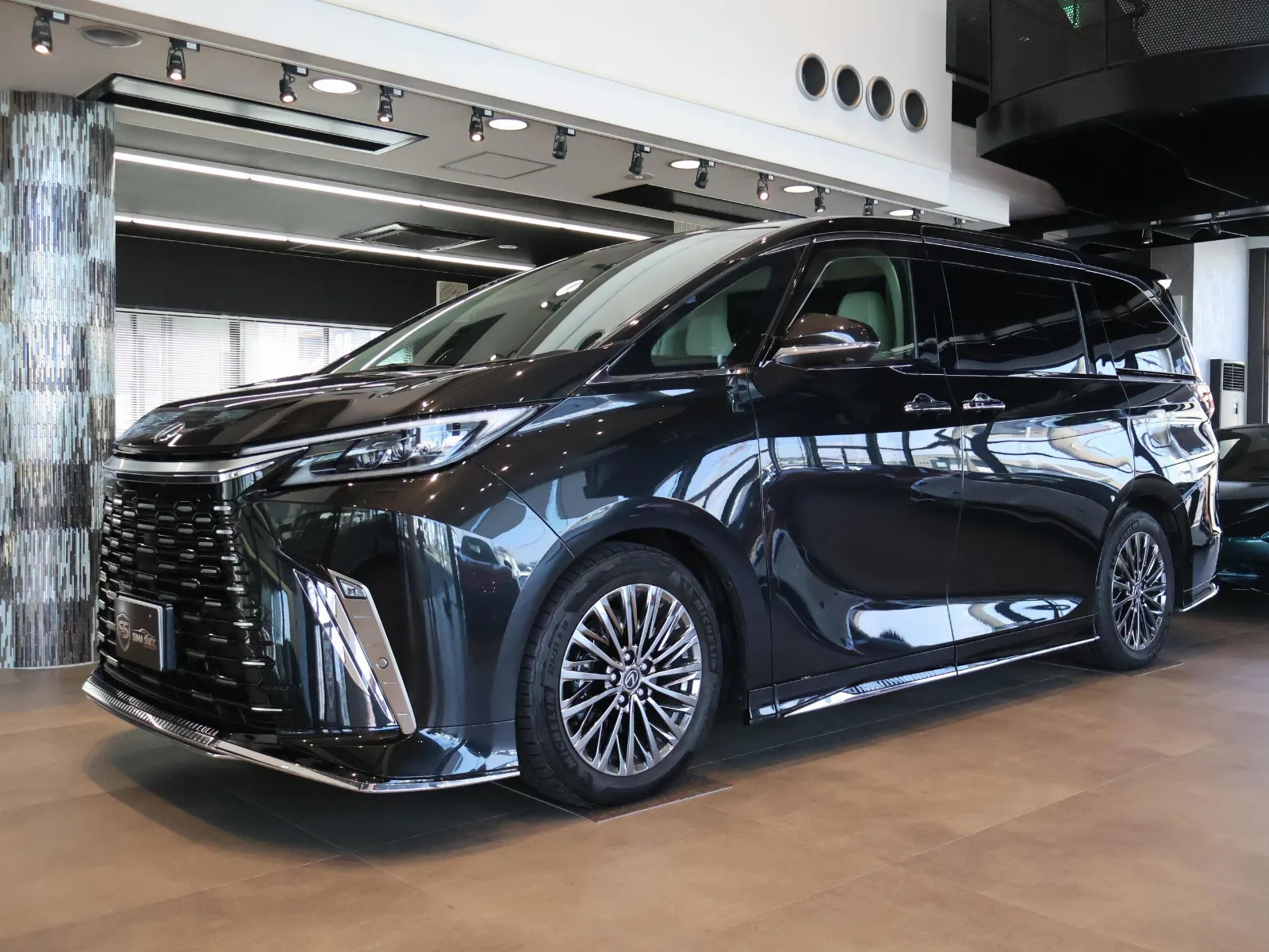 Lexus LM 500h Executive 4WD One Owner Vehicle, Full Exterior Protection Film Applied, Executive Floor Mats, Genuine Multimedia System (360° All-around Camera), Full-seg TV, Modellista Full Body Kit, Luggage Soft Tray, Independent Left and Right Moonroofs, ETC