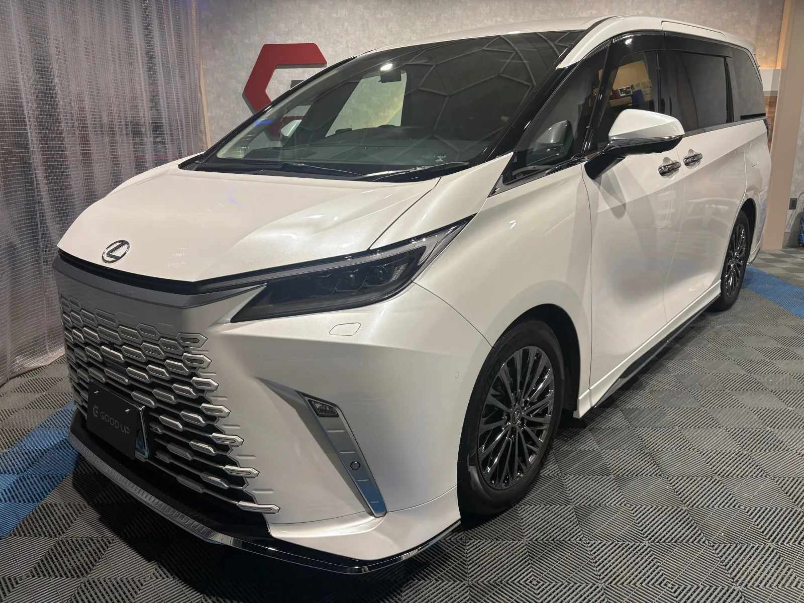 Lexus LM 500h Version L 4WD MODELLISTA Aero Parts Set Mark Levinson Premium Sound Cold Climate Specification Rear Entertainment System White Leather Seats Left/Right Independent Moonroof Winter Tires (WZ-1) Universal Step