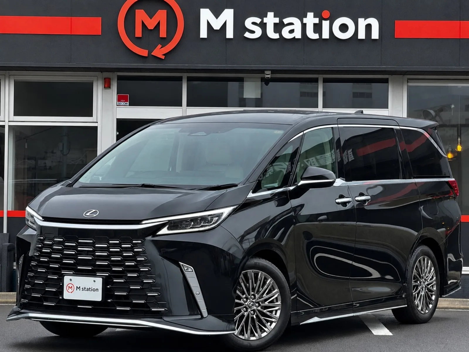 Lexus LM 500h Version L 4WD One Owner, Modellista Aero, Toyota Teammate, Safety Sense, Cold Weather Specifications, Rear Entertainment, Digital Inner Mirror, Universal Step, Glass Roof, Mark Levinson, Power Back Door