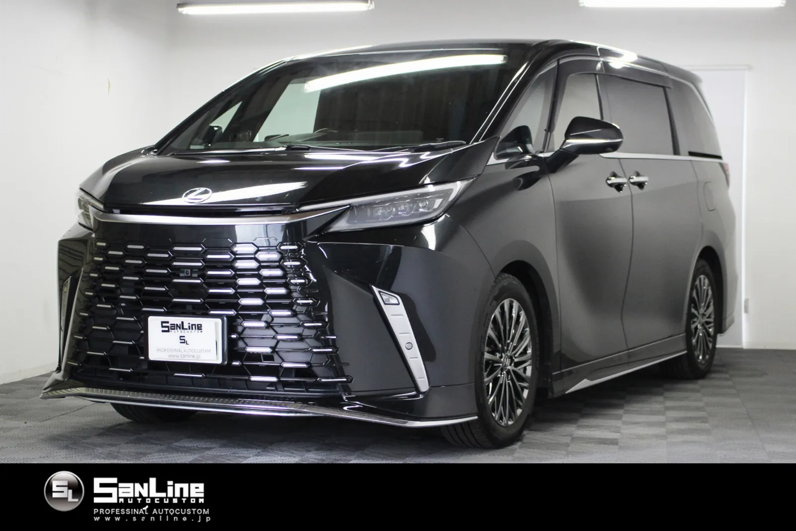 Lexus LM 500h Version L 4WD Rear Entertainment HUD Universal Step Power Sliding Doors on Both Sides Power Back Door Panoramic View Monitor Sunroof (SR) Genuine AW Power Steering Power Windows Leather Seats