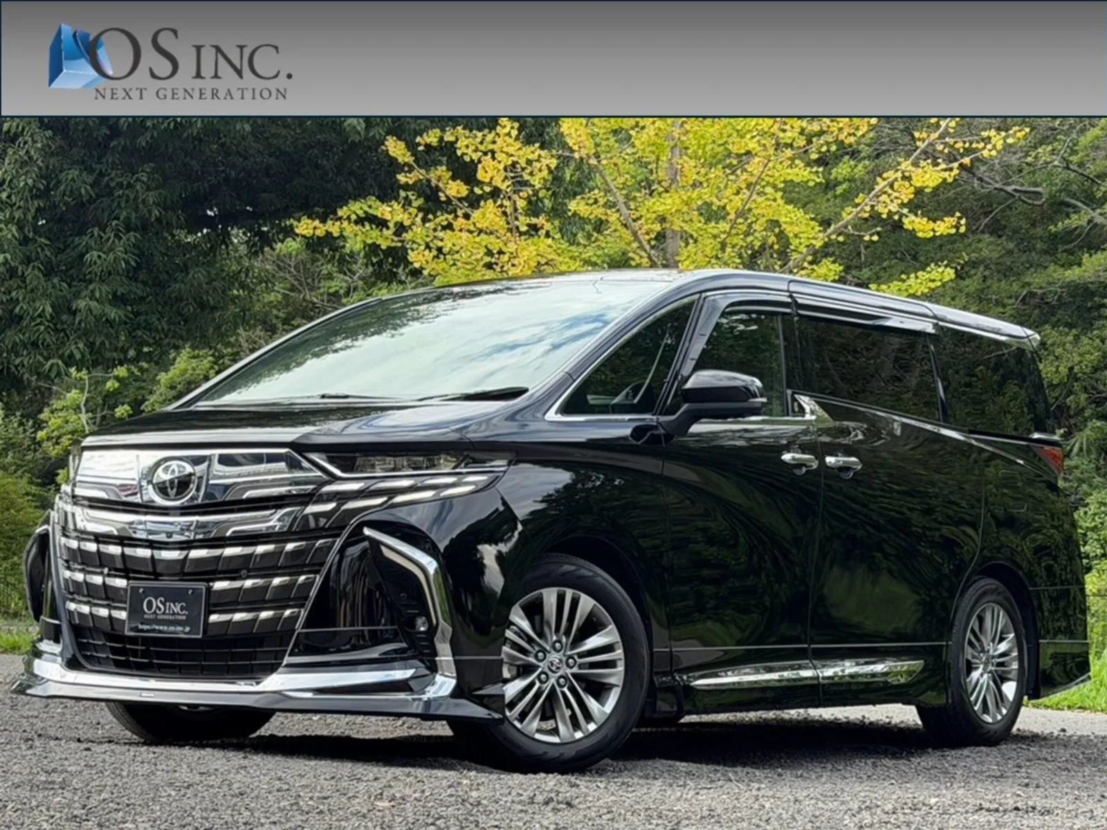 Toyota Alphard 2.5 Z / 13.2-inch Flip-down Monitor / Left-Right Independent Moonroof / Digital Inner Mirror / Surround View Camera / Universal Step / HUD / BSM / Dual Power Sliding Doors / Power Back Door / Corner Sensors / ETC