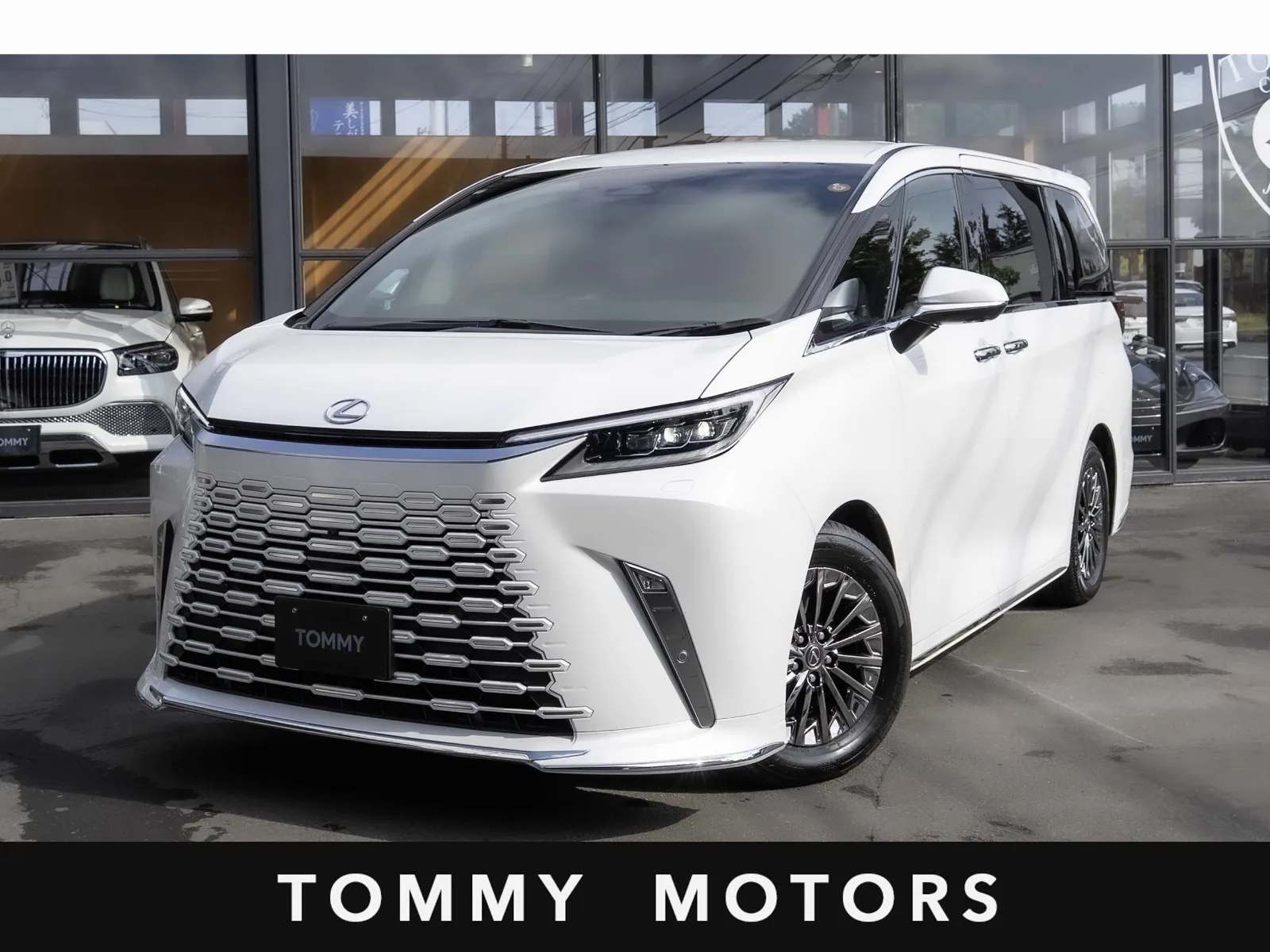 Lexus LM 500h Version L 4WD Universal Step Mark Levinson Navigation Full-seg TV Flip-down Monitor Digital Inner Mirror Twin Moonroof Cold Weather Specification Around View Monitor HUD Dashcam ETC2.0 Executive Seats Less-option 17-inch AW BSM